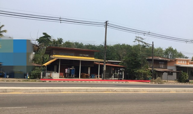 รายละเอียดเพิ่มเติมCode ID :   PKK02-14504ราคาขาย       13,028,000 บาท- ขนาดพื้นที่ :   760 ตร.ว (1 ไร่ / 3 งาน / 60 ตร.ว)- พื้นที่ใช้สอย :   295 ตร.ม- จำนวนห้อง :   1 ห้องนอน 1 ห้องน้ำ- จอดรถ :     1-2 คัน- บ้านครึ่งตึกครึ่งไม้   :   2 ชั้น- บ้านครึ่งตึกครึ่งไม้หันทางทิศ :- อายุอาคาร :   21 ปีพิกัดทรัพย์ :    https://maps.app.goo.gl/svkDRgKefkM7GgoC7สถานที่ใกล้เคียง- ใกล้โลตัส บึงกาฬ- ใกล้โลตัส โกเฟรช โนนสมบูรณ์ - ใกล้มินิบิ๊กซี ตลาดเทศบาลบึงกาฬ- ใกล้โรงพย