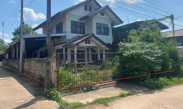 รายละเอียดเพิ่มเติมCode ID :   PKK02-13181ราคาขาย       2,123,000 บาท- ขนาดพื้นที่ :   190 ตร.ว (1 งาน / 90 ตร.ว)- พื้นที่ใช้สอย :   217.50 ตร.ม- จำนวนห้อง :   2 ห้องนอน 1 ห้องน้ำ- จอดรถ :     1-2 คัน- บ้านเดี่ยว   :   2 ชั้น- บ้านเดี่ยวหันทางทิศ :- อายุอาคาร :  17 ปีพิกัดทรัพย์ :    https://maps.app.goo.gl/A4U3o2yHxW7wqDAHAสถานที่ใกล้เคียง- ใกล้โลตัส บึงกาฬ- ใกล้โลตัส โกเฟรช โนนสมบูรณ์ - ใกล้มินิบิ๊กซี ตลาดเทศบาลบึงกาฬ- ใกล้โรงพยาบาลส่งเสริมสุขภาพตำบลโน