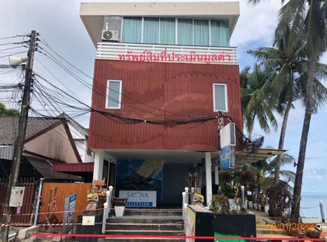 รายละเอียดเพิ่มเติม Code ID : PKK02-15584  ราคาขาย 17,622,000  บาท- ขนาดพื้นที่ :  47.00 ตร.ว. - พื้นที่ใช้สอย :  371.25 ตร.ม. - จำนวนห้อง :  6 ห้องนอน 4 ห้องน้ำ  - ที่จอดรถ :    1   คัน- บ้านหันทางทิศ : ตะวันออกเฉียงใต้  พิกัดทรัพย์ : https://maps.app.goo.gl/8datuNAUFuKgqfq38    สถานที่ใกล้เคียง- ใกล้เทสโก้โลตัส บ้านแม่น้ำ เกาะสมุย สุราษฎร์ธานี - ใกล้ 7-Eleven สาขา แม่น้ำ 2 (02875)- ใกล้มินิบิ๊กซีบ้านแม่น้ำ  - ใกล้โรงพยาบาลบ้านดอนอินเตอร์ เกาะสมุย สอบ