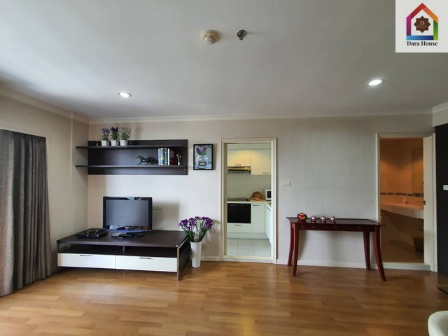 ให้เช่า คอนโด ลุมพินี เพลส นราธิวาส-เจ้าพระยา Lumpini Place Narathiwae-Chaopraya 68 ตรม. ชั้น 24 ห้องมุม จะเห็นวิวแม่น้ำเจ้าพระยาทั้ง 2 ฝั่งคอนโด ทำเลสวย ติดแม่น้ำทั้ง 2 ฝั่งพื้นที่ 68 ตรม. คอนโดสูง 29 ชั้น อยู่ชั้น 24 ตึก Aมี 2 ห้องนอน 2 ห้องน้ำ แบ่งเป็น 3 ส่วน (ห้องรับแขก ห้องครัว ห้องนอนใหญ่)ห้องครัวแยกส่วน ห้องรับแขก พร้อมโต๊ะทานข้าว ที่ตั้ง: ถนนพระราม 3 (ริมแม่น้ำเจ้าพระยา) แขวงช่องนนทรี เขตยาน