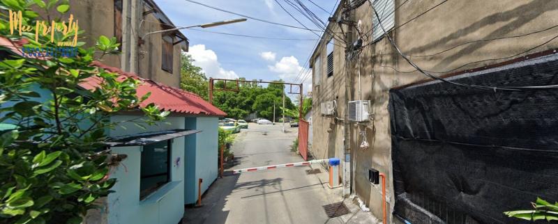 ขายที่ดินทำเลดี ใจกลางเมืองในย่านที่ทุกคนกำลังมองหา ย่านพระราม 6 สามารถจะสร้างบ้านหรือจะต่อยอดทางธุรกิจได้หลายอย่างใกล้แหล่งท่องเที่ยว ตลาด ร้านอาหารที่ขึ้นชื่ออีกมากมาย วัดต่างๆรวม 2 โฉนด- 6 ไร่ 3 งาน 27 ตรว.แปลงที่ 1   1 ไร่ 1 งาน 77 ตร.ว.แปลงที่ 2   5 ไร่ 1 งาน 50 ตร.ว.พิกัดที่ตั้งThanon Phetchaburi, Ratchathewi, Bangkok 10400พิกัดที่ดินhttps://maps.app.goo.gl/RKsY8Zu6mAvGRtZn6สถานที่ใกล้เคียง- วัดเบญจมบพิตร 7 นาที 2.5 km- วัดเทพศ