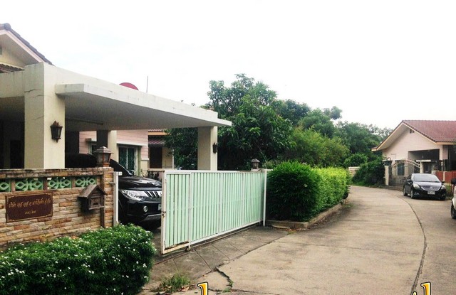 บ้าน วนาสิริพาร์ควิลล์ 3 Bedroom 92 ตรว. 2990000 BAHT. ใกล้กับ ใกล้โรงเรียนสารสาสน์วิเทศราชพฤกษ์ วัดไพร่ฟ้า โรงเรียนสาธิตปทุม โรงพยาบาลปทุมธานี เทศบาลเมืองบางคูวัด เทสโก้โลตัสปทุมธานี การเดินทางสะดวก ใกล้แยกบางคูวัด การเดินทางสะดวก ใกล้ถนนบางคูวัด ถนนลาดหลุมแก้ว ทางด่วน ถนน 345 ออกแบบลงตัว ปทุมธานี   