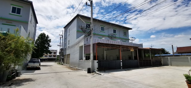 ID :  N16479 ขาย SALE อาคาร บ้านเลิศเศรษฐี 3 ไม่ไกลจาก ใกล้วัดสันติการาม วัดหน้าต่างใน วัดหน้าต่างนอก โรงเบียร์ช้างอยุธยา ใกล้ห้างโลตัสเสนา ใกล้โรงเรียนมัธยมผดุงวิทยา ใกล้วิทยาลัยสารพัดช่างพระนครศรีอยุธยา ใกล้โรงเรียนสินสังวาลย์อุทิศ ใกล้มหาวิทยาลัยราชภัฎพระนครศรีอยุธยา ใกล้ห้างอยุธยาพาวิลเลี่ยน 2500000 THAI BAHT 3 BR 4 BATHROOM area 27 ตร.วา 0 NGAN 0 RAI โครตถูก