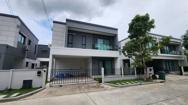 S2455 ให้เช่าบ้านเดี่ยว 2 ชั้น โครงการเซนโทร บางนา พร้อมเฟอร์นิเจอร์ ใกล้เมกะบางนา ใกล้สนามบินสุวรรณภูมิเนื้อที่ 50.8 ตารางวา 2 ชั้น พื้นที่ใช้สอย 190 ตรม 4 ห้องนอน 4 ห้องน้ำ ที่จอดรถ 2 คันสนใจนัดชมติดต่อ รหัสประกาศS2455คุณเฟลม  0638956397ID line : 0638956397: https://line.me/ti/p/LTVhEi9gAFS2455 ให้เช่าบ้านเดี่ยว 2 ชั้น โครงการเซนโทร บางนา พร้อมเฟอร์นิเจอร์ ใกล้เมกะบางนา ใกล้สนามบินสุวรรณภูมิบ้านหันหน้าทางทิศใต้