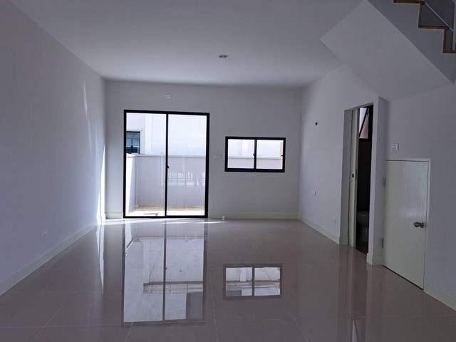 S2448 ให้เช่าทาวน์โฮม 3 ชั้น โครงการบ้านกลางเมือง ราชพฤกษ์-สาทร หลังมุม ใกล้The Walkราชพฤกษ์ เนื้อที่ 39.2 ตารางวา 3 ชั้น 3 ห้องนอน 3 ห้องน้ำ ที่จอดรถ 2 คันสนใจนัดชมติดต่อ รหัสประกาศS2448 คุณเฟลม  0638956397ID line : 0638956397: https://line.me/ti/p/LTVhEi9gAFS2448 ให้เช่าทาวน์โฮม 3 ชั้น โครงการบ้านกลางเมือง ราชพฤกษ์-สาทร หลังมุม ใกล้The Walkราชพฤกษ์ บ้านใหม่ ไม่เคยเข้าอยู่ มีพื้นที่ด้านข้าง ต่อเติมครัวเพิ่ม มีแอร์ 4 เครื่องส