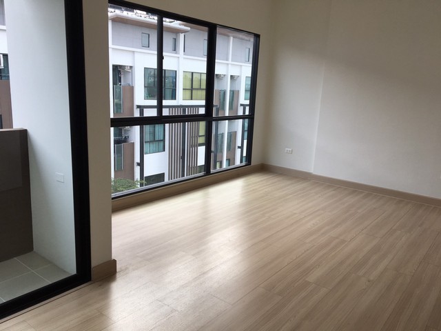 S2436  ให้เช่าโฮมออฟฟิศ 4 ชั้น โครงการไอฟีล บางนา หลังมุม ใกล้เมกะบางนาพื้นที่ 40.3 ตารางวา พื้นที่ใช้สอย 260 ตารางเมตร 4 ชั้น 4 ห้องน้ำ หน้ากว้าง 5.6 เมตร ที่จอดรถ 2 คันสนใจนัดชมติดต่อ รหัสประกาศS2436คุณเฟลม  0638956397ID line : 0638956397: https://line.me/ti/p/LTVhEi9gAFS2436  ให้เช่าโฮมออฟฟิศ 4 ชั้น โครงการไอฟีล บางนา หลังมุม ใกล้เมกะบางนาภายในมีแอร์ 7 เครื่อง หลังมุมสนใจนัดดูก่อนได้ครับราคาเช่า 35000 บาทต่อเดือน ประกัน