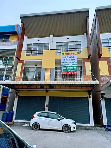 ขายถูกอาคารพาณิชย์ 2 คูหา 3 ชั้น แปลงมุม พื้นที่ใช้สอย 384 ตรม.(รวม2คูหา) บนพื้นที่18.8 ตารางวา/ คูหา 8 ห้องนอน  7 ห้องน้ำพื้นที่ 192 ตร.ม. / คูหา เพียง  500 เมตร ทางลงทางด่วนหมายเลข9#โซนคลองหลวงคลองสี่ทำเลดีถูกสุดในย่านนี้#รายละเอียดอาคาร /คูหาชั้น1 ที่จอดรถหน้าตึกแบบส่วนตัว 3 คัน ห้องโถงกว้างพร้อมห้องน้ำและระเบียงด้านหลังชั้น2 ห้องนอน 2 ห้อง (หน้า-หลัง ห้องน้ำ 1 ห้องและพื้นที่เ