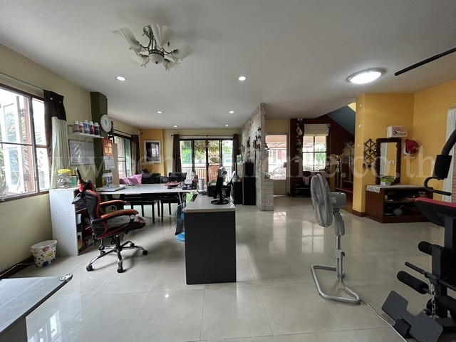 R1 บ้านเดี่ยว หมู่บ้าน ศรีประวัติ ฟลอร่า วิลล์ 1 หลังมุม ใกล้ เซ็นทรัลเวสต์เกต