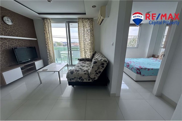 หลีกหนีสู่ธรรมชาติบนชั้น 3 ของคอนโด 1 ห้องนอนขนาด 35 ตร.ม. เพลิดเพลินกับวิวสวนอันเงียบสงบจากระเบียงส่วนตัวของคุณ สิ่งอำนวยความสะดวกที่ทันสมัยและทำเลทองจอมเทียนทำให้การลงทุนนี้เหมาะอย่างยิ่ง อย่าพลาด - กำหนดเวลาการรับชมของคุณวันนี้คุณสมบัติที่สำคัญ:1 ห้องนอน,35 ตร.ม.อาคาร q1,ชั้น 3,วิวสวนกรรมสิทธิ์ในต่างประเทศค่าโอน 50/50ค่าบำรุงรักษา 35 บาท/ ตรม