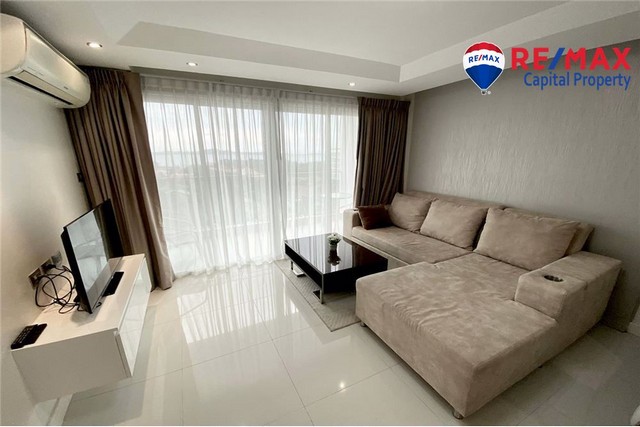 ยินดีต้อนรับสู่ Sunset Boulevard Residence 2 ตั้งอยู่บนชั้น 5 ในพระตำหนัก คอนโดแสนสบายขนาด 70 ตารางเมตร มี 2 ห้องนอน คุณจะรักวิวทะเลที่สวยงามจากบ้านใหม่ของคุณ โอบกอดการใช้ชีวิตริมทะเลในคอนโดที่มีเสน่ห์แห่งนี้คุณสมบัติที่สำคัญ:70 ตร.ม.2 ห้องนอน,ชั้น 5กรรมสิทธิ์ในต่างประเทศมองเห็นวิวทะเลค่าโอน 50/50ค่าบำรุงรักษา 55 บาท/ ตรม