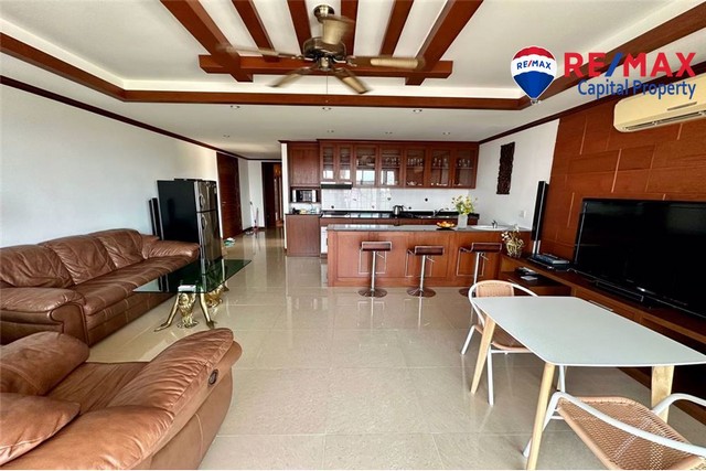 โอบรับสิ่งที่ดีที่สุดของทั้งสองโลกที่เดอะ เบย์ วิว คอนโดมิเนียม 2 ตั้งอยู่ในย่านพระตำหนักที่เป็นที่ต้องการ ยูนิตบนชั้น 4 มีพื้นที่ใช้สอยกว้างขวาง 117 ตารางเมตร มีห้องนอน 2 ห้องที่น่าดึงดูดใจ ไม่เพียงแต่คุณมีเมืองอยู่ใกล้แค่เอื้อมเท่านั้น แต่คุณยังสามารถเพลิดเพลินกับทัศนียภาพสองด้านอันน่าทึ่งของทั้งทิวทัศน์เมืองที่พลุกพล่านและทะเลอันเงียบสงบ ยกระด