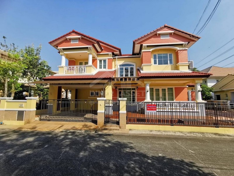 ขายบ้านเดี่ยว​ ทำเลดี​ สังคม​ดี​ บ้านนันทวัน ประชาชื่น​(​ Nanthawan Pracha Chuen) บ้านเดี่ยว​ 2​ ชั้น​ ขนาด​  91.5 ตารางวา​ 3 ห้องนอน​ 3 ห้องน้ำ​  1  ห้องเอนกประสงค์​  ครัว​ไทย​ 1  ห้อง​ /ครัวฝรั่ง​ 1 ห้อง 2  ที่จอดรถ* 1  ห้องแม่บ้าน​ /1ห้องน้ำแม่บ้าน​  * (แยกส่วนออกมาข้างบ้าน)​เฟอร์นิเจอร์​แอร์ 4 เครื่อง, เครื่อง​ทำน้ำ​อุ่น​, ชุดครัวบิวท์อิน, ผ้าม่าน, ปั้มน้ำ, แท้งค์น้ำ, ตู้เสื้อผ้าหน้าบ้านทิศ 