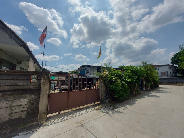 ขายที่ดิน แถมสิ่งปลูกสร้าง เนื้อที่ 218 ตร.วา ถ.รามอินทรา47 เหมาะทำอพาร์ทเม้นท์