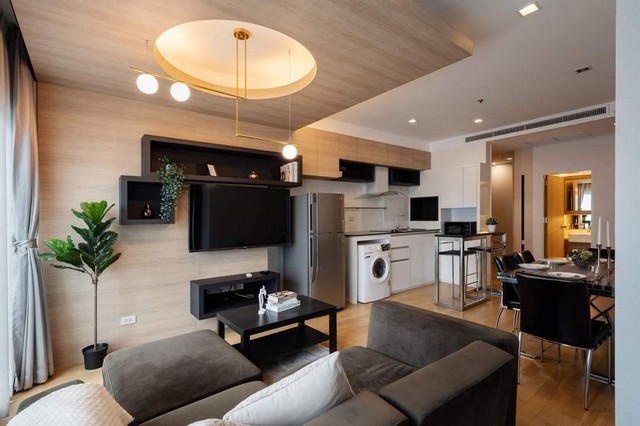 ขายคอนโด Noble Reveal Ekkamai ห้องรีโนเวทแล้ว 2 ห้องนอน 2 ห้องน้ำ  เห็นวิว 180 องศา ให้ทั้งเฟอร์เครื่องใช้ไฟฟ้าทั้งห้อง พร้อมเข้าอยู่