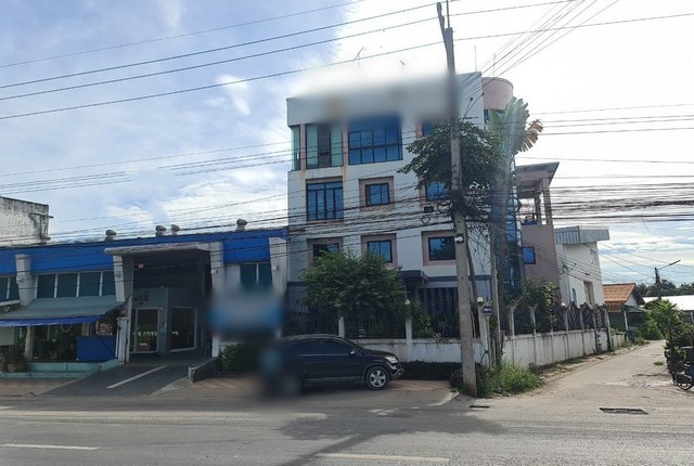 รายละเอียดเพิ่มเติมCode ID :   PKK04-05850ราคาขาย      24,008,000 บาท- ขนาดพื้นที่ :   354 ตร.ว (3 งาน / 54 ตร.ว)- พื้นที่ใช้สอย :   486.25 ตร.ม- จำนวนห้อง :   3 ห้องนอน 4 ห้องน้ำ - จอดรถ :     1 คัน- อาคารพาณิชย์   :  4 ชั้น- อาคารพาณิชย์หันทางทิศ :- อายุอาคาร :   22 ปีพิกัดทรัพย์ :    https://maps.app.goo.gl/WZVgr7RrZxi5NLPY9สถานที่ใกล้เคียง- ใกล้โลตัส โคราช - ใกล้โลตัส โกเฟรช ดอนขวาง - ใกล้ตลาดสารภี- ใกล้โรงเรียนบ้านบึงสารสอบถามเพิ่มเติม/นัดชมโทร. 097-419-5982(