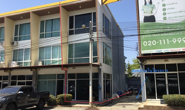 รายละเอียดเพิ่มเติมCode ID :   PKK04-05523ราคาขาย      3,406,000 บาท- ขนาดพื้นที่ :   17 ตร.ว- พื้นที่ใช้สอย :   132 ตร.ม- จำนวนห้อง :   3 ห้องนอน 2 ห้องน้ำ - จอดรถ :     1 คัน- อาคารพาณิชย์   :  2 ชั้น- อาคารพาณิชย์หันทางทิศ :- อายุอาคาร :   9 ปีพิกัดทรัพย์ :    https://maps.app.goo.gl/wH4ez78Z1Z3TE1v77สถานที่ใกล้เคียง- ใกล้โลตัส โกเฟรช ชุมชนรัตนพิธาน นครราชสีมา  - ใกล้โลตัส โกเฟรช จอหอ - ใกล้โลตัส โกเฟรช โคกสูง นครราชสีมา- ใกล้ตลาดสระครกสอบถามเ