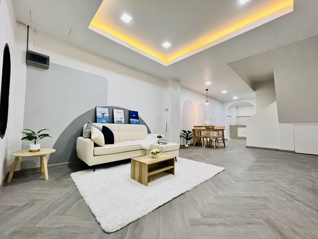 หมู่บ้านไพโรจน์ บางนา หลังเซ็นทรัลบางนา (บางนา กม.4) เนื้อที่ 17 ตร.ว.