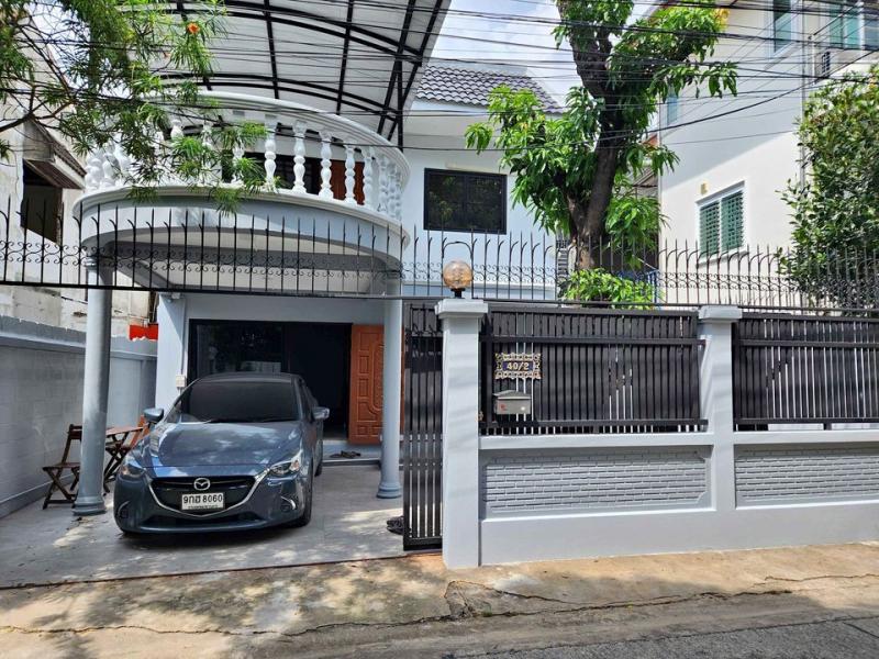 CH875-BH-RE ให้เช่าบ้านเดี่ยวสุขุมวิท 60/1 ขนาด 3 นอน 3 ที่จอดรถ พร้อมอยู่ให้เช่าบ้านเดี่ยว ซอย สุขุมวิท 60/1 มีที่จอดรถ 2-3 คัน ขนาด. 53 ตรว. 160 ตรม. มีห้องครัว และเครื่องปรับอากาศ ติดต่อ ชาญ 094-569-5997 ครับ (แคปจอแอดไลน์ขอรูปเพิ่มเติมก่อนัดดูได้เลยครับ)ขนาด 3 ห้องนอน 2 ห้องน้ำค่าเช่า 48,000 บาทต่อเดือน (ประกัน 2 ล่วงหน้า 1 เดือน)ห่างจาก BTS บางจาก 300 เมตรRenovate  Sukhumvit 60/1   3bs 2baths only 300 meter  to bts bangjak  200 meter 7-11 1km. Tasco lotus 2-3 car-parking Tot