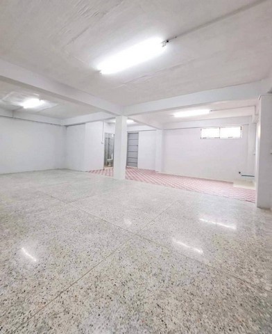 ให้เช่าอาคารพาณิชย์ 3.5 ชั้น เช่าอาคาร2คูหาตีทะลุมีดาดฟ้า ทำเลประชาอุทิศ28