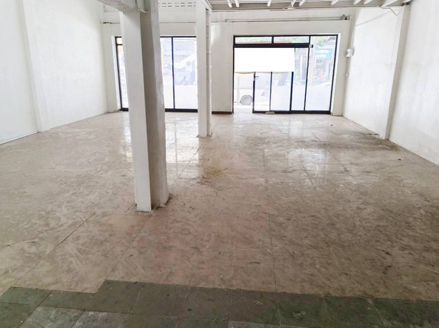 ให้เช่าอาคารพาณิชย์ 2 คูหา#เช่าตึก3ชั้นตีทะลุกันติดถนน#ทำเลติดถนนเฉลิมพระเกียรติร.9พิกัด : อยู่ระหว่างซอยเฉลิมพระเกียรติร.9 ซ.22 กับ 24แขวงหนองบอน เขตประเวศ กรุงเทพฯ 10250ขนาดเนื้อที่ 24 ตรว.พื้นที่ใช้สอย 550 ตรม.มี  ห้องน้ำค่าเช่า 50,000/เดือน**สัญญาขั้นต่ำ 1 ปี**ประกัน 1 เดือน+ล่วงหน้า 1 เดือนสนใจโทรมาคุยราคากันได้นะคะเจ้าของบ้านใจดี ตัวแทนขายก็น่ารักคุณปุ๊ก 081 8158994               ไลน์ค