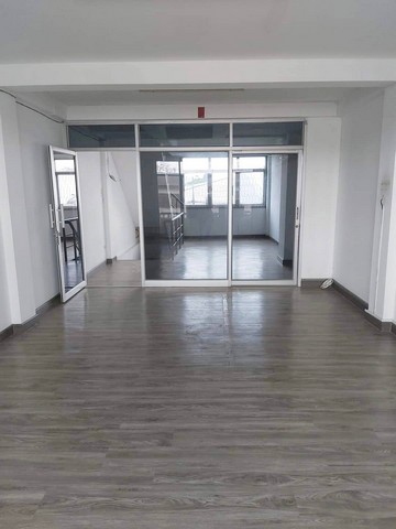 ให้เช่าอาคารพาณิชย์ 3 ชั้น#ทำเลรามคำแหง104#บ้านเช่าโฮมออฟฟิศอยู่อาศัย#บ้านเช่ามีที่จอดรถพิกัด : ซอยรามคำแหง 104ถนนรามคำแหง แขวงสะพานสูง เขตสะพานสูง กรุงเทพฯ 10240ขนาดเนื้อที่ 16 ตรว.พื้นที่ใช้สอย 200 ตรม.มี 3 ห้องนอน, 3 ห้องน้ำมี 1 ที่จอดรถค่าเช่าเพียง 13,000/เดือน**สัญญาขั้นต่ำ 1 ปี**ประกัน 2 เดือน+ล่วงหน้า 1 เดือนสนใจโทรมาคุยกันได้นะคะเจ้าของบ้านใจดี ตัวแทนขายก็น่ารักคุณปุ๊ก 