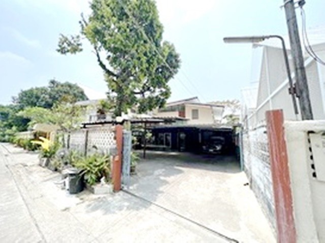 ในซอยเงียบสงบ 79ตรว.192ตรม.ที่จอดรถ4 MRTลาดพร้าว เซนทรัล ยูเนี่ยนมอลล์ 11-17 บ้าน คาเฟ่ 2 ชั้น 31,998B-M 3นอน 3น้ำ 4จอดรถ 4แอร์4parking 4A/C. MRT LatPhrao11-17 Central Union Mall House Cafe 2 floors in a quiet alley 79sq.wa. 192 sq.m.  31,998B-M 3bed 3bath ถนนรัชดาซ.ลาดพร้าว 11-17 ถ.รัชดาภิเษก จตุจักร กรุงเทพเหมาะสำหรับอยู่อาศัย ทำโฮมออฟฟิศ หรือคาเฟ่มีรถรับส่งประจำช่วงเช้าและเย็นจาก MRT ลาดพร้าว3 ห้องนอน3 ห้องน้ำ1 ห้องเก็บของ3 จอดรถ4 แอร์ศาลอาญาถนนรัชดาสถานที่ใกล้