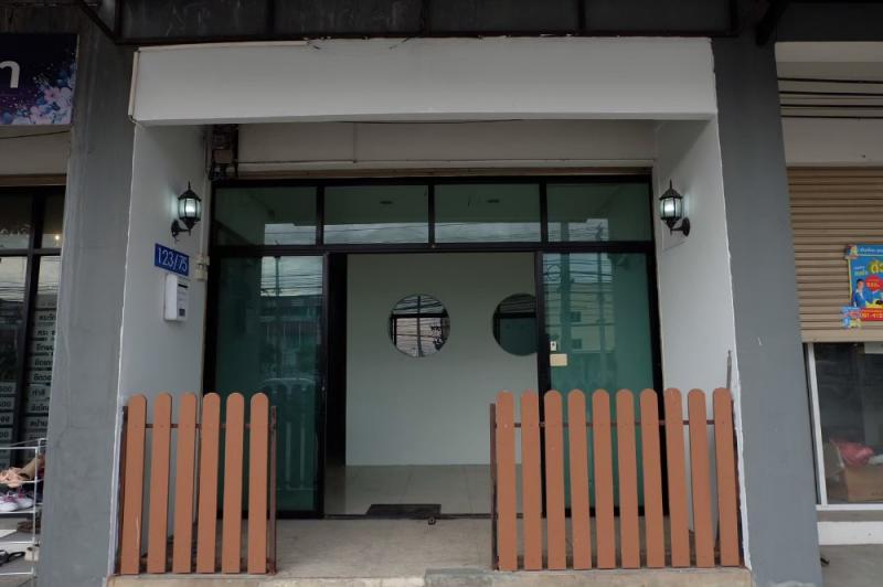 ให้เช่าอาคารพาณิชย์ 4 ชั้น เนื้อที่ 22.5 ตารางวา 4 ห้องน้ำ โครงการฟิฟธ์ อเวนิว หน้านิคมอุตสาหกรรมลาดกระบัง ทำเป็นโฮมออฟฟิศได้