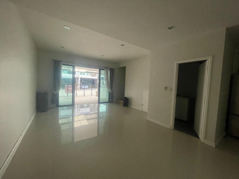 ให้เช่าทาวโฮม 3 ชั้น เนื้อที่ 20 ตารางวา 3 ห้องนอน  โครงการ PLEX Bangna  ใกล้เมกะบางนา(ตึกแถวแรก)