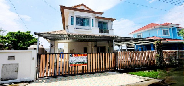 ขายด่วน บ้าน บ้านธัญญาภิรมย์ รังสิตคลอง 10 พท. 74 ตารางวา 0 ngan 0 RAI 3490000 บาท. ไม่ไกลจาก โครงการตั้งอยู่บนทำเลคุณภาพดี บริเวณพื้นที่สีเขียวย่านบึงสนั่น ใกล้แหล่งชุมชนมากมาย ใกล้มหาวิทยาลัยเทคโนโลยีราชมงคลธัญบุรี ใกล้โรงพยาบาลบางปะกอก-รังสิต 2 ใกล้บิ๊กซีคลอง 6 ราคาคุ้ม