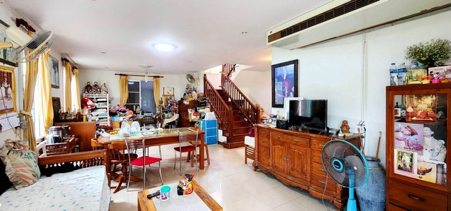 บ้าน ภัสสร 14 3 ห้องนอน พื้นที่เท่ากับ 38 sq.wa 2 ngan 1 ไร่ 3650000 BAHT.   สะดวกต่อการเดินทาง นนทบุรี