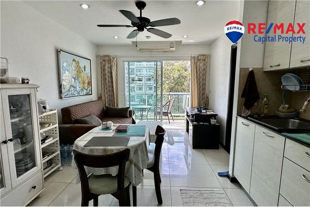 ค้นพบ Siam Oriental Garden ในพระตำหนัก ที่พัก 1 ห้องนอน 35 ตร.ม. บนชั้น 3 พร้อมวิวเมือง ทำเลที่ตั้งสมบูรณ์แบบสำหรับการใช้ชีวิตในเมืองพร้อมสัมผัสแห่งความเงียบสงบ สัมผัสประสบการณ์ที่ดีที่สุดของพระตำหนักได้ที่นี่คุณสมบัติที่สำคัญ:1 ห้องนอน,35 ตร.ม.ชั้น 3,วิวเมืองกรรมสิทธิ์ในต่างประเทศค่าโอน 50/50ค่าบำรุงรักษา 39 บาท/ ตรม