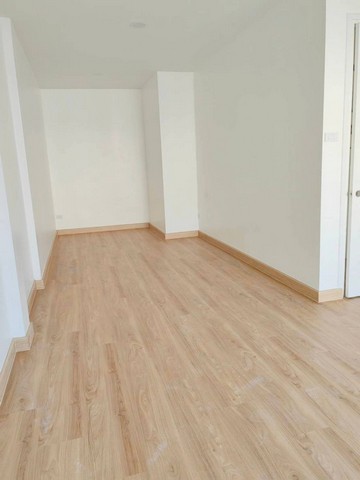 ให้เช่าโฮมออฟฟิศ 4 ชั้น อยู่ต้นโครงการพลัสพาร์คอเวนิว ลาซาลศรีนครินทร์ตกแต่งใหม่