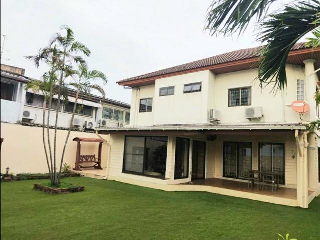 รหัส # FF1331 ให้เช่าและขายบ้านเดี่ยว 2 ชั้น 124 ตรว. 5 ห้องนอน ลาดพร้าววังหิน โชคชัย 4 พร้อมเฟอร์นิเจอร์*** ราคาเช่า 80,000 บาท/เดือน *** ราคาขาย 29,500,000 บาทรหัสทรัพย์# FF1331ติดต่อ:: ฐิติพรรณ (ตุ่น) โทร/ID Line:: 0942823961 Line:: https://line.me/ti/p/3xFA1An8Kcรหัส # FF1331 ให้เช่าและขายบ้านเดี่ยว 2 ชั้น 124 ตรว. 5 ห้องนอน ลาดพร้าววังหิน โชคชัย 4 พร้อมเฟอร์นิเจอร์*** ราคาเช่า 80,000 บาท/เดือน *** ราคาขาย 29,500,000 บาท- บ้านเดี่ยว 2 ชั้น ลาดพร้าววังหิน ถ