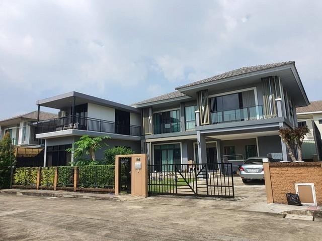 PB3426 ขายบ้านเดี่ยว 2 ชั้น เนื้อที่ 91.5 ตารางวา หมู่บ้าน เดอะแพลนท์ เอ็กซคลูซีค พัฒนาการ ติดต่อ คุณบิว  081 2523279 หรือ 061 6198565ID line : 061 787 9691ราคา 25,000,000 บาทหมู่บ้าน เดอะแพลนท์ เอ็กซคลูซีค พัฒนาการ (The Plant Exclusique Phatthanakan)เนื้อที่ 91.5 ตารางวา-3 ห้องนอน 4 ห้องน้ำ 2 ห้องนั้งเล่น จอดรถ 2-3 คันสิ่งอำนวยความสะดวก– Clubhouse– สระว่ายน้ำ– ฟิตเนส– สวนสาธารณะ– ระบบรักษาความปลอดภัย 24 ชั่วโมง– กล้อง CCTV บันทึกทางเข้า – ออ