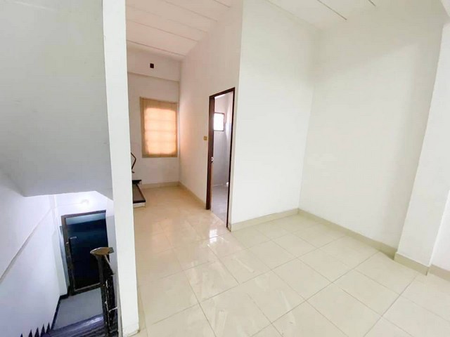 ขายอาคารพาณิชย์2คูหา4.5ชั้น ทำเลแฮปปี้แลนด์บางกะปิ MRTบางกะปิ