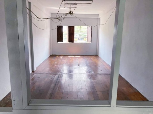 ให้เช่าอาคารพาณิชย์ มี 2 ชั้น ติดถนนใหญ่4เลนแยกบางกะปิ