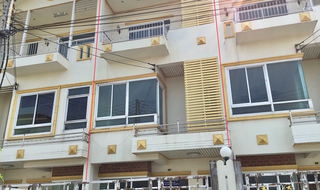 รายละเอียดเพิ่มเติมCode ID : PKK03-04097ราคาขาย       3,133,000 บาท- ขนาดพื้นที่ :   24 ตร.ว- พื้นที่ใช้สอย :    184.50 ตร.ม- จำนวนห้อง :   2 ห้องนอน 3 ห้องน้ำ- จอดรถ :     1 คัน- ทาวน์เฮ้าส์ :    3 ชั้น- ทาวน์เฮ้าส์หันทางทิศ :- อายุอาคาร :   13 ปีพิกัดทรัพย์ :    https://maps.app.goo.gl/HrSXvgMkux7Ym8cJ7สถานที่ใกล้เคียง- ใกล้โลตัสถนนช้างเผือก- ใกล้โรงพยาบาลมหาราชนครราชสีมา- ใกล้ตลาดสุรนารี- ใกล้โรงเรียนอัสสัมชัญนครราชสีมาสอบถามเพิ่มเติม/นัด