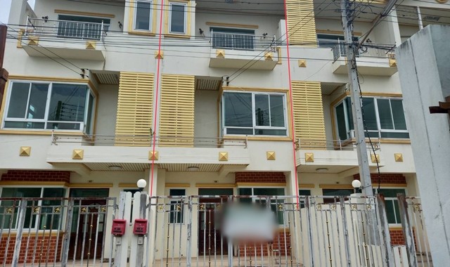 รายละเอียดเพิ่มเติมCode ID : PKK03-14043ราคาขาย       3,043,000 บาท- ขนาดพื้นที่ :   24 ตร.ว- พื้นที่ใช้สอย :    170 ตร.ม- จำนวนห้อง :   2 ห้องนอน 3 ห้องน้ำ- จอดรถ :     1 คัน- ทาวน์เฮ้าส์ :    3 ชั้น- ทาวน์เฮ้าส์หันทางทิศ :- อายุอาคาร :   11 ปีพิกัดทรัพย์ :    https://maps.app.goo.gl/roaNecD1HT5WabFV7สถานที่ใกล้เคียง- ใกล้โลตัสถนนช้างเผือก- ใกล้ตลาดลานโพธิ์ผักสด- ใกล้โรงเรียนอัสสัมชัญนครราชสีมา- ใกล้โรงพยาบาลมหาราชนครราชสีมาสอบถามเพิ่มเต