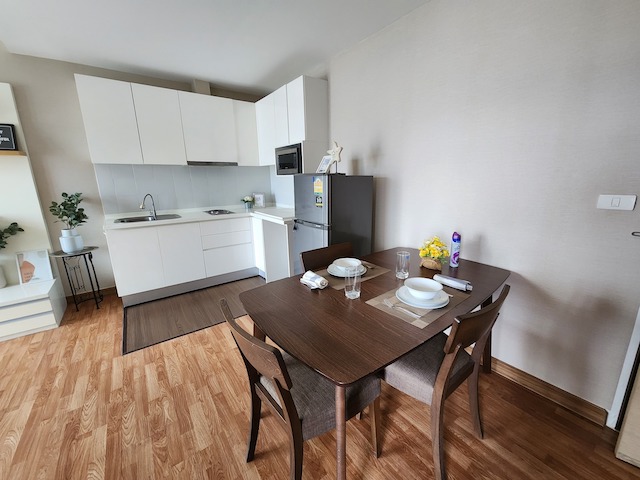 The Coast Bangna, nice, private, peaceful, 15th floor, BTS Bangna.***Service for selling/renting houses, condos and giving advice. If interested, contact at any time***Interested in additional details or pictures or making an appointment to see the room?Contact Ekachai (Aui)T. 089-799-5598Line ID: @auiauiaui001 (add @ in front) (Agent Post)-------------------------------------------------- ------------Room type: 1 bedroom, 1 bathroomSize 48 sq m., 15th floor, Building BNew, clean room, beautifully decorated, ready to move in.details-------------------------------------------------- ------------Rental price: 20,000 baht per month-------------------------------------------------- ------------* furniture- wardrobe- Built-in kitchen- Bed with mattress- Sofa-------------------------------------------------- ------------*Facilities worth using- swimming pool- Fitness- CCTV project- 24 hrs security system-------------------------------------------------- ------------*Nearby important places (