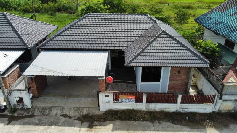 ขายบ้านเดี่ยว 50 ตรว.3 นอน 2 น้ำ 1 ครัว 1 โถง 2 จอดรถ.สถานที่ใกล้เคียง- ม.แม่โจ้ 1 กม- รพ.สันทราย 6 กม- เซ็นทรัลเฟส 14 กม.- สนามบินเชียงใหม่ 23 กม..สนใจโทร 084-6175494 หรือ 080-4191520 ไลน์ SENTELLATHAI                                                                                                           