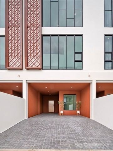 Sm527 ขาย และ ให้เช่า โฮมออฟฟิศสร้างใหม่  3  ชั้นครึ่ง  นาคนิวาส ลาดพร้าว 71 ใกล้รถไฟฟ้า เดินทางสะดวก 