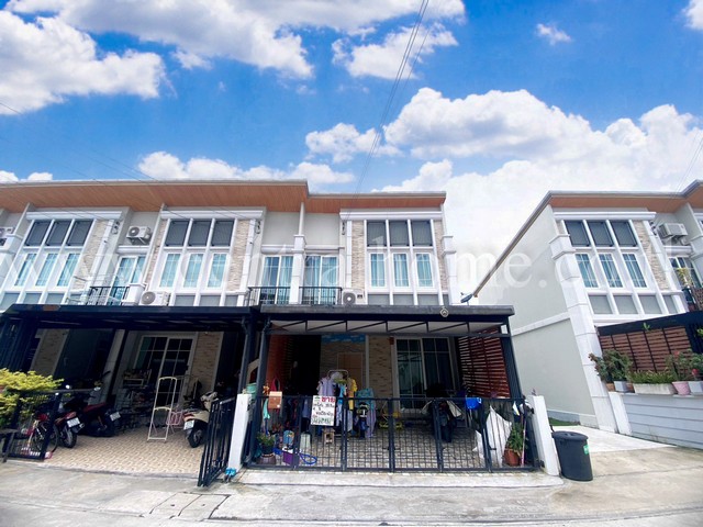 R1 ทาวน์โฮม โกลเด้น ทาวน์ 2 ลาดพร้าว - เกษตรนวมินทร์ หลังมุม ใกล้ MRT บางกะปิ
