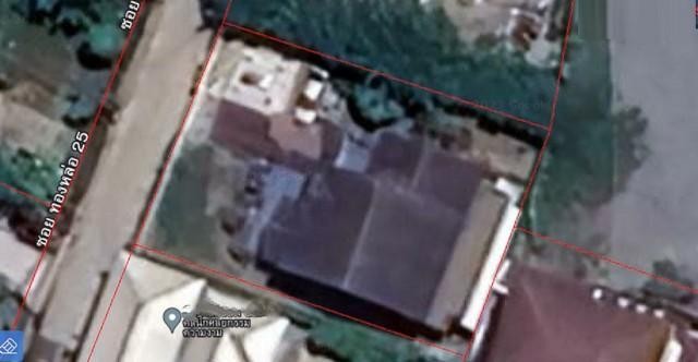 PT12 ขายบ้าน พร้อมที่ดิน 136 ตรว. ใจกลางกรุงเทพ ทองหล่อ 25 (ซอยแสงเงิน) ถนนสุขุมวิท 55 เดินทางสะดวก ใกล้ BTS ทองหล่อ คลองตันเหนือ เขตวัฒนาราคาขาย 920,000 บาท/ตรวราคา 125,120,000 บาทติดต่อ คุณช่อผกา 0616198565 LINE 0616198565บ้านพร้อมที่ดิน ใจกลางกรุงเทพ ทองหล่อ 25 ใกล้ BTS ทองหล่อเนื้อที่ 136 ตรว.3 ห้องนอน 3 ห้องน้ํา 2 ห้องนั่งเล่น1 ห้องอาหาร 1 ห้องครัว 1 ห้องแม่บ้าน + ห้องน้ำหน้าที่ดินกว้างประมาณ 19 เมตร ลึกประม