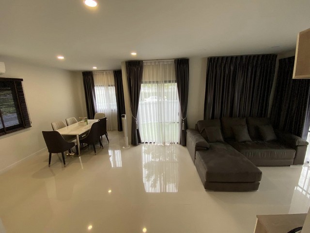 PP130 ขาย บ้านเดี่ยว บริทาเนีย บางนา-สุวรรณภูมิ กม.26 Britania Bangna-Suvarnabhumi Km.26 พร้อมเฟอร์ บ้านซีรีส์ใหม่ สไตล์อังกฤษ ทำเลดี ใกล้สนามบิน และ ทางด่วน หลังมุม ทิศบ้าน หันหน้าทิศเหนือ ถนนวัดบางบ่อ สมุทรปราการ ขายราคา 6,290,000 บาท (โอน 50:50)ติดต่อ คุณช่อผกา 0616198565 LINE 0616198565ขายบ้านเดี่ยว หลังมุม ใกล้คลับเฮ้าส์ โครงการ : บริทาเนีย บางนา-สุวรรณภูมิ กม.26เนื้อที่ 56 ตารางวา พื้นที่ใช้สอย 160 ตารางเมตร3 ห้อ