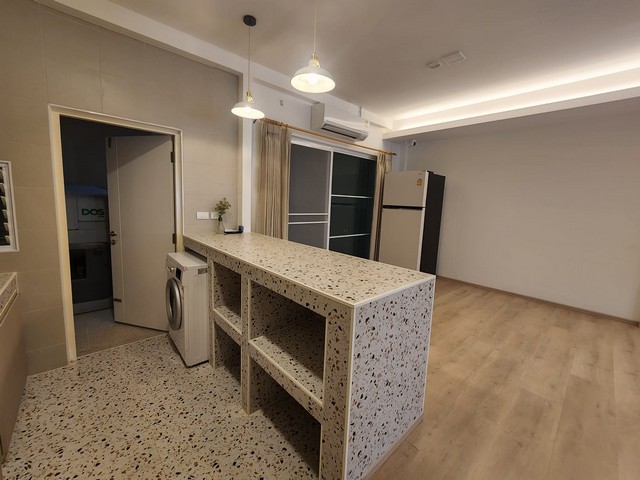 PP141 ขาย ทาวน์โฮม 2 ชั้น โครงการ Indy อินดี้ บางนา รามคำแหง2 ใกล้เมกะบางนาร่มรื่นเหมาะซื้ออยู่อาศัย ซอยรามคำแหง 2 แขวงดอกไม้ เขตประเวศราคาขาย 5,990,000 บาท (ปรับลดจาก6.2ล้านบาท) ขายถูกสุดแล้วค่าใช้จ่ายวันโอน 50/50ติดต่อ คุณช่อผกา 0616198565 LINE 0616198565ซื้อลงทุนปล่อยเช่าได้ ค่าเช่า เดือนละ 35000-40000 บาททาวน์โฮม 2 ชั้น โครงการ Indy บางนา รามคำแหง2ขนาด 28 ตรว. ถนนหน้าบ้านกว้าง 16 เมตร3 ห้องนอน 3 ห้องนอนฟรี