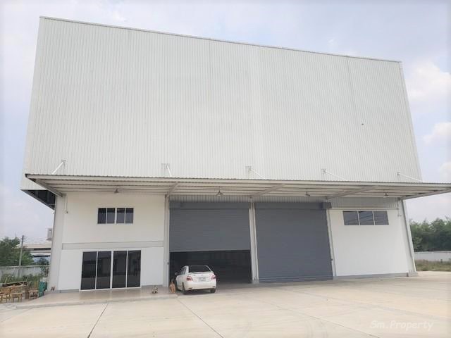 Sm536   ขาย และ ให้เช่า โรงงาน  6 ไร่ พื้นที่สีม่วง ใกล้นิคมเกตุเวย์ แปลงยาว ฉะเชิงเทรารายละเอียดโรงงานพื้นที่สีม่วงใกล้นิคมเกตุเวย์  เนื้อที่ 6 ไร่- พื้นที่ใช้สอยในโรงงาน :  2,000 ตารางเมตร- สำนักงาน 2 ชั้นพื้นที่ใช้สอย  288  ตารางเมตร- ห้องประชุมขนาด  24  ตารางเมตร- สำนักงานชั้น 2 ขนาด  24  ตารางเมตร- สำนักงานชั้นล่างขนาด  108  ตารางเมตร- การรับน้ำหนักของที่ 10 ตันต่อตารางเมตร- ระบบไฟ�