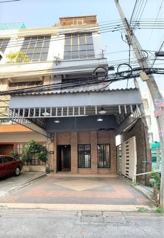 Sm5321  ขายอาคารพาณิชย์ 4 ชั้นครึ่ง ย่านสุทธิสาร ซอยจินตเวช ห่าง MRT สุทธิสาร เพียง 750 เมตร หลังมุม 