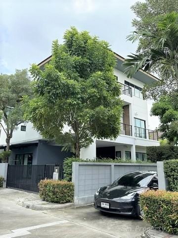 ช Sm530  ขาย และ ให้เช่า บ้านเดี่ยว 3 ชั้น โครงการบ้านลุมพินี สวนหลวง ร.9  4 ห้องนอน เฟอร์พร้อมอยู่ หลังมุมรายละเอียด โครงการบ้านลุมพินี สวนหลวง ร.9  บ้านพร้อมอยู่  หลังมุม ทำเลดี เดินทางสะดวก- เนื้อที่ 54 ตารางวา   พื้นที่ใช้สอย 310 ตรม.  เฟอร์นิเจอร์ครบ ตกแต่งพร้อมอยู่-  4 ห้องนอน 4 ห้องน้ำ-  ชั้น 1 //  ห้องนั่งเล่น ห้องทานห้อง ห้องน้ำ (ห้องแม่บ้าน และห้องน้ำแม่บ้านอยู่นอกบ้าน)-  ชั�