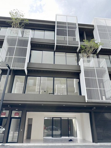 ว้าวๆโครงการใหม่ป้ายแดง#เช่าตึกหน้ากว้างมาก8เมตร#เช่าตึกติดถนนใหญ่ทำเลสุขสวัสดิ์#ให้เช่าอาคารพาณิชย์4ชั้น #UrbanShopHouse#นิวไฮบ์สุขสวัสดิ์โครงการใหม่#NueHybeSuksawat#เหมาะทำออฟฟิศพิกัด : ถ.สุขสวัสดิ์ แขวงราษฎร์บูรณะ เขตราษฎร์บูรณะ กรุงเทพฯ 10140ขนาดเนื้อที่ 22.4  ตรว.**หน้ากว้างมาก 8 เมตรพื้นที่ใช้สอย 208 ตรม.มี 4 ห้องน้ำมี 3 ที่จอดรถหน้าตึก และที่จอดรถส่วนกลางเพิ่มอีกค่าเช่าพิเศษ 40,