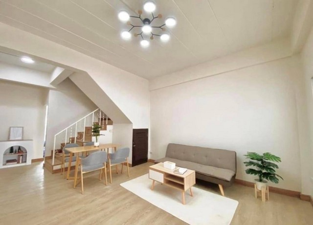 บ้านสวยราคาถูกมาแล้วค่า#ให้เช่าทาวน์โฮม3ชั้น4นอน#ทำเลรามคำแหง176สุขาภิบาล3#ใกล้รถไฟไฟ้าเคหะราม#หมู่บ้านสุภาวัลย์ไม่รับสัตว์เลี้ยงพิกัด : ซอยรามคำแหง 176 ถนนรามคำแหง แขวงแสนแสบ เขตมีนบุรี กรุงเทพฯ 10510ขนาดเนื้อที่ 16 ตรว.พื้นที่ใช้สอย 130 ตรม.มี 4 ห้องนอน, 3 ห้องน้ำมี 2 ที่จอดรถ ค่าเช่าเพียง 13,000/เดือน**สัญญาขั้นต่ำ 1 ปี**ประกัน 2 เดือน+ล่วงหน้า 1 เดือนสนใจโทรมาคุยกันได้นะคะเ